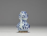 China - Small blue-white porcelain coffee pot, Ming dynasty.
