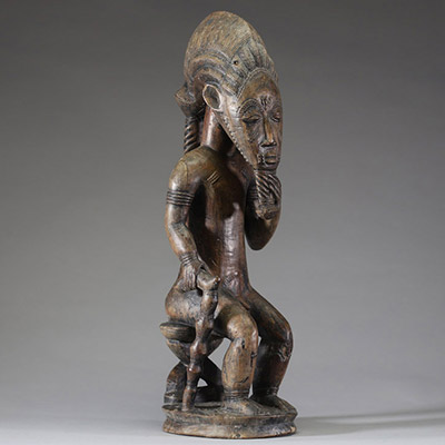 Afrique - Belle statue Baoulé en bois sculpté exécutée de main de maître, Côte d’Ivoire, début XXème.