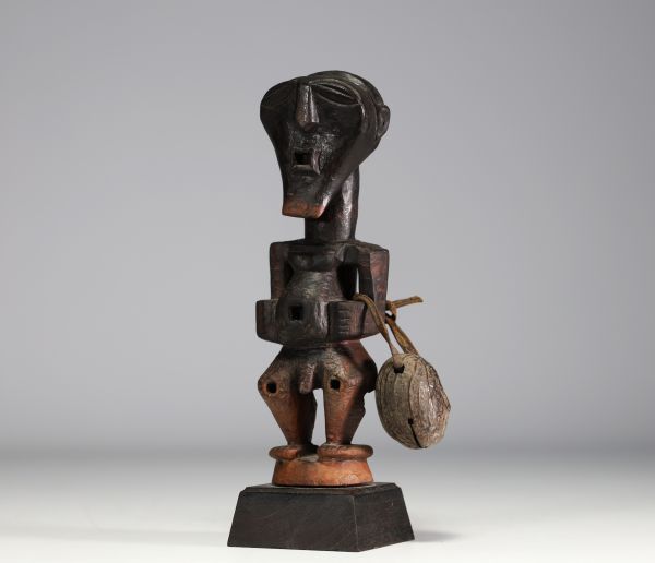 Afrique RDC - Statue fétiche Songye en bois sculpté, début XXe siècle.
