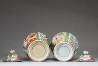 Paire de potiches couvertes en porcelaine de Canton, décor polychrome, marque aux cercles