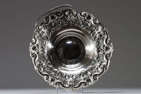 Solid silver fruit bowl with rocaille decoration.