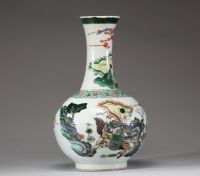 Chine - Vase en porcelaine à décor polychrome de la famille verte, style Kangxi, décor de guerriers