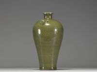 China - A green monochrome porcelain vase with floral decoration in relief, 19th century.