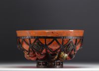 DAUM Nancy et Louis MAJORELLE (1859-1926) - Grande coupe en verre jaspé et orangé.