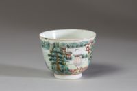 Chine - Ensemble de deux bols en porcelaine polychrome famille rose, époque Qing.