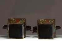 Japan - Pair of patinated bronze and cloisonné enamel baluster vases decorated with figures, Meiji period, debossed mark under the pieces.