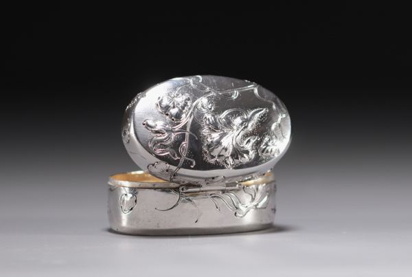 Petite boite Art Nouveau en argent et intérieur en vermeil, poinçons allemand. Vers 1900.