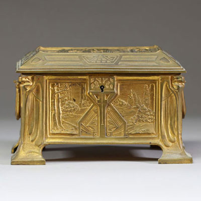 Coffret à bijoux Art Nouveau en bronze doré, vers 1900.