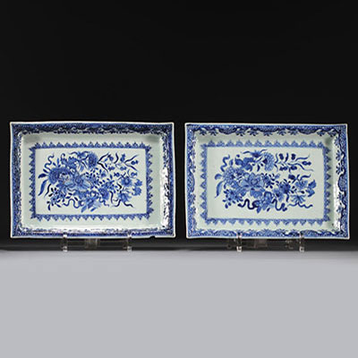 Chine - Paire de plateaux blanc bleu à décor floral, Qianlong