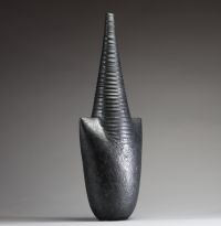 André BLOCH (XX) - Grand vase en céramique émaillée noire, XXème.