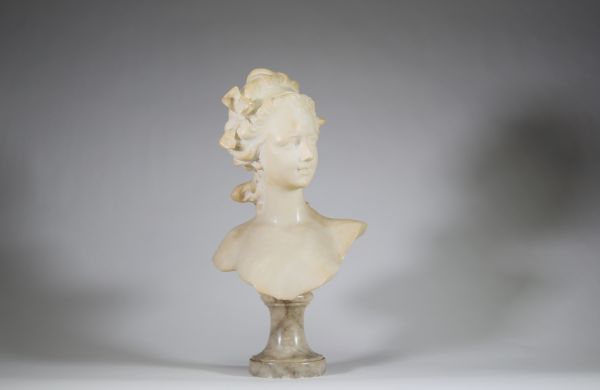 Antoine Joseph VAN DEN KERCKHOVE (1849-1910) dit NELSON - Buste de jeune fille en marbre de Carrare sur socle en marbre gris, signé Nelson, fin XIXème.
