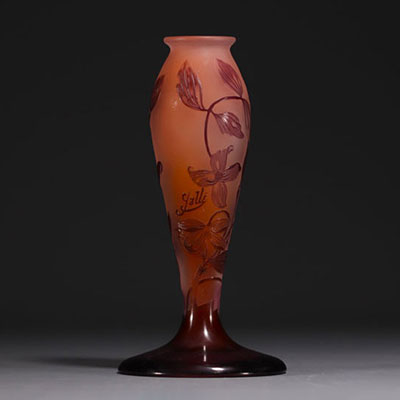 Émile GALLÉ (1846-1904) Acid-etched multi-layered glass lamp base in shades of orange-pink with floral decoration, signed.