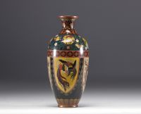 Japon - Ensemble de trois vases en émail cloisonné.
