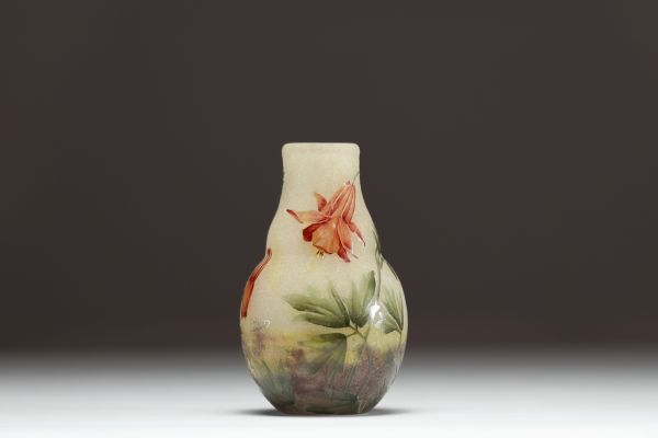 DAUM Nancy - Small vase in acid-etched multi-layered glass with enamelled decoration of columbine flowers, signed.