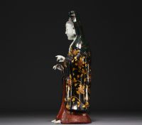Chine - Guanying en porcelaine polychrome, bras mobiles.