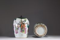 Chine - Ensemble composé d'un vase et d'un pot à gingembre en porcelaine polychrome famille rose, époque XIXème.