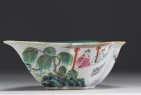 China - Lot of Famille Rose porcelain, 19th century, mark under the vase.