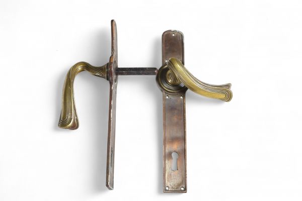 Victor Horta (1861–1947) Paire de poignées de porte intérieure exemple emblématique des magasins Wolfers, Bruxelles.