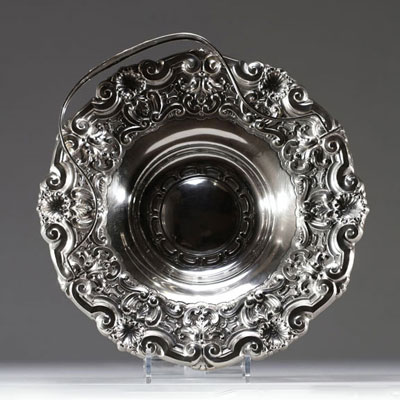 Solid silver fruit bowl with rocaille decoration.
