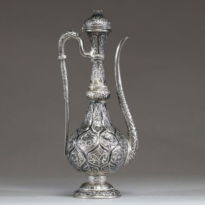 Verseuse ottomane en argent repoussé à décor floral, poinçon au crabe, Maitre orfèvre Ernest Bousset 1913, France.