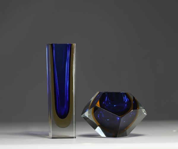 Flavio POLI (1900-1984) Ensemble d'un vase et un vide poche Sommerso en verre multicouche, Murano, vers 1960-70.