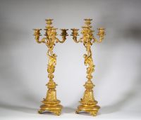 Très belle paire de candélabres à cinq feux en bronze doré et patiné à décor de faune et faunesse, XIXème.