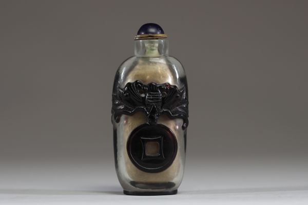 Chine - Tabatière en verre de Pékin à décor de chauve souris, vers 1900.
