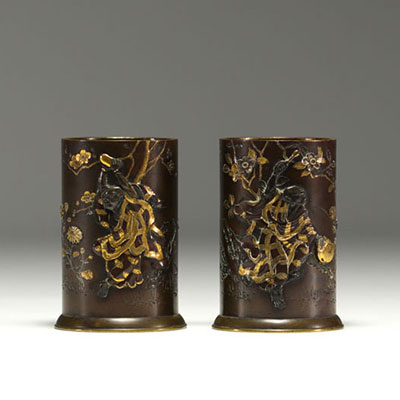 Japan - Pair of bronze and gilt bronze brush rinses decorated with figures, engraved mark, Meiji period.