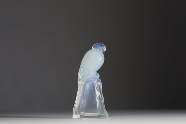 Val Saint Lambert - Art Deco ‘Parakeet’ in pressed opalescent glass, signed.
