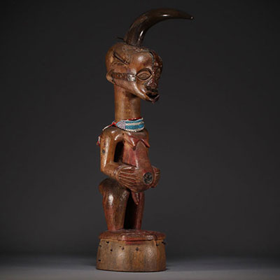 Importante statue masculine SONGYE de la région de TSHOFA collectée vers 1900.