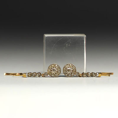 Paire de boucles d'oreilles en or 18k et diamants taille rose.