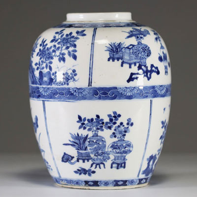 China - White-blue porcelain vase with floral decoration and furniture, Kangxi, mark under the piece.