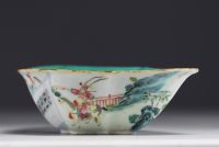 China - Lot of Famille Rose porcelain, 19th century, mark under the vase.