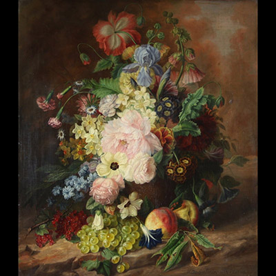V. de Sartorius Nature morte florale et fruits – Huile sur toile, Liège, 1859  Huile sur toile signée en bas à droite V. de Sartorius et datée 1859 à Liège, représentant un somptueux bouquet de fleurs mêlé de fruits (pêches, raisins, groseilles), posé sur un entablement de pierre. L’artiste livre ici une composition d’une grande richesse, tant chromatique que botanique