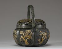 Chine, brûle-parfum en bronze à décor d’arbres et de chauve-souris ajourées, XIXe siècle