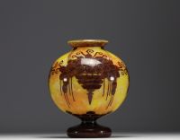 Le Verre Français - Acid-etched multi-layered glass vase on pedestal decorated with a grape bowl, signed.