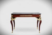Bureau d'appoint de style Empire en acajou, marbre et bronze doré.