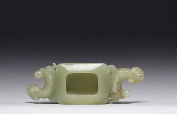 Chine - rince pinceau à décor de carpes en Jadéite, époque Qing.