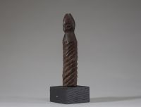 Afrique RDC - Statuette Lega en bois sculpté, Congo RDC, première moitié XXème, sur socle.