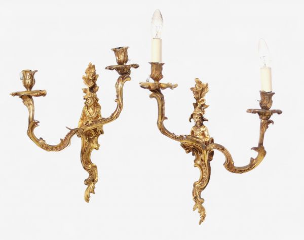Paire d’appliques murales en bronze doré 