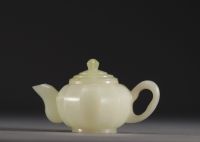 Chine - Théière en jade blanc.
