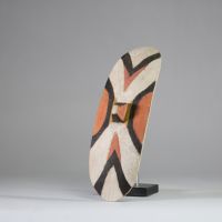Bouclier de danse « Intore » Tutsi, Rwanda. Bois, polychromie.