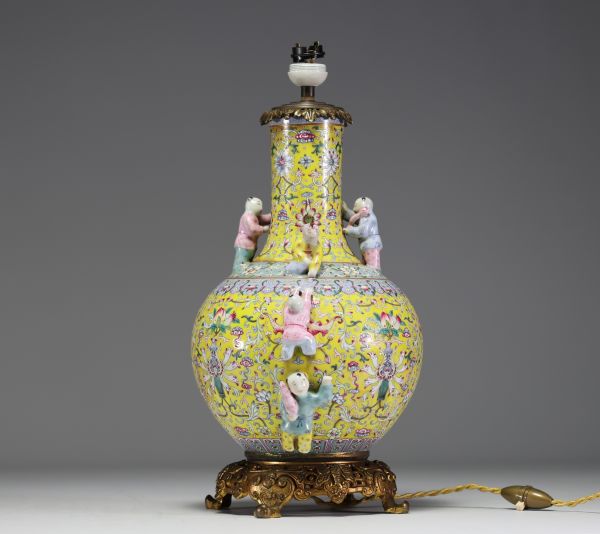 China - Famille rose porcelain lamp vase decorated with figures in relief, 19th-20th century