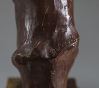 Paul SERSTÉ (1910-2000) - Tête africaniste, sculpture en terre cuite patinée sur socle en marbre, signée.