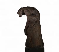 Chen M. – Sculpture en terre cuite “Le Singe hurlant”.