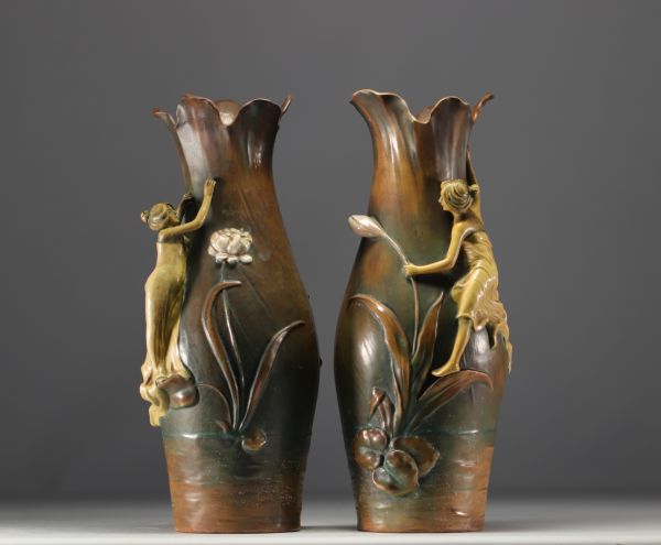 Bernhard BLOCH (1836-1909) - Pair of Art Nouveau terracotta vases decorated with young women.