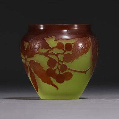 Émile GALLÉ (1846-1904) Acid-etched multi-layered glass vase decorated with berries, signed in the decoration.