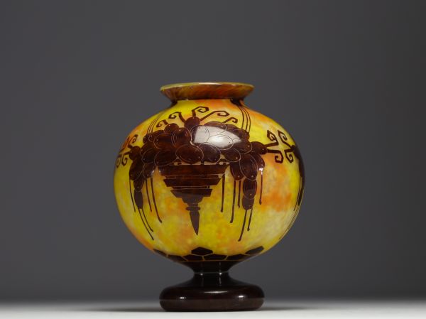 Le Verre Français - Acid-etched multi-layered glass vase on pedestal decorated with a grape bowl, signed.