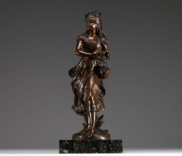 Hippolyte François MOREAU (1832-1927) ‘Jeune paysanne’ Shaded patina bronze proof, signed.