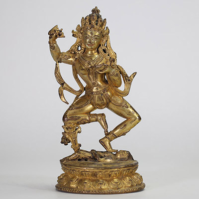 TIBET, XIXe SIÈCLE Figure de Vajravārāhī en bronze doré.